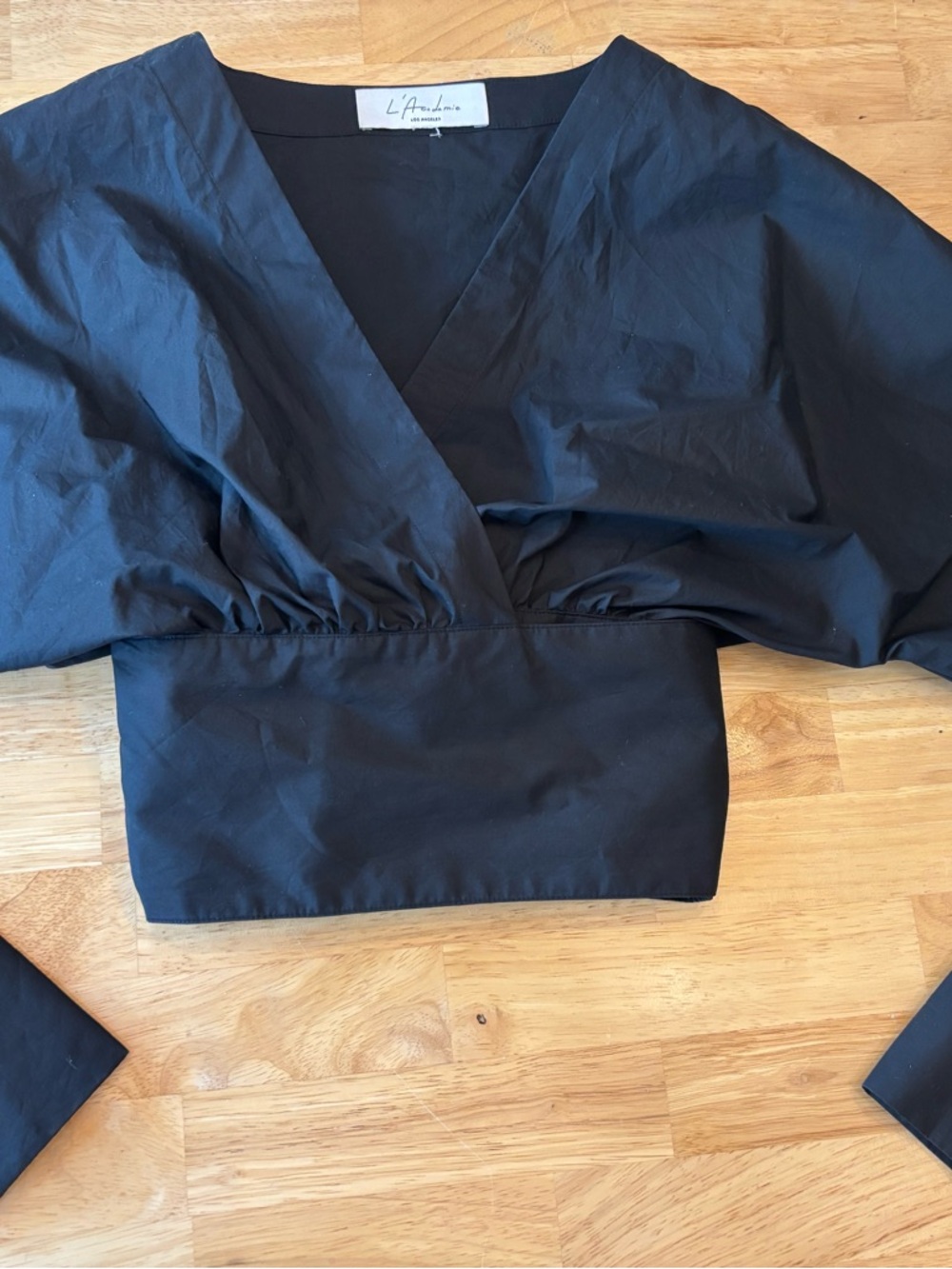 L'Academie Black V-Neck Top with Banded Hem sz sm